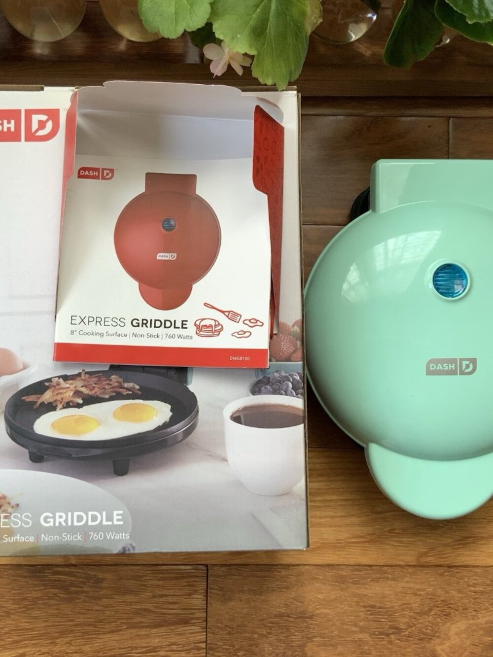 DASH Express Griddle, 8” Cooking Surface, Nonstick, 760 Watts, Aqua DMG8100AQ